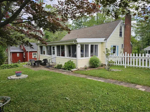 9 Hilltop Road, New Hartford, CT 06057