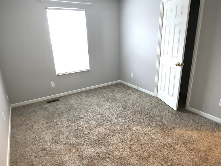 4400 Greensbury Dr — Photo 47