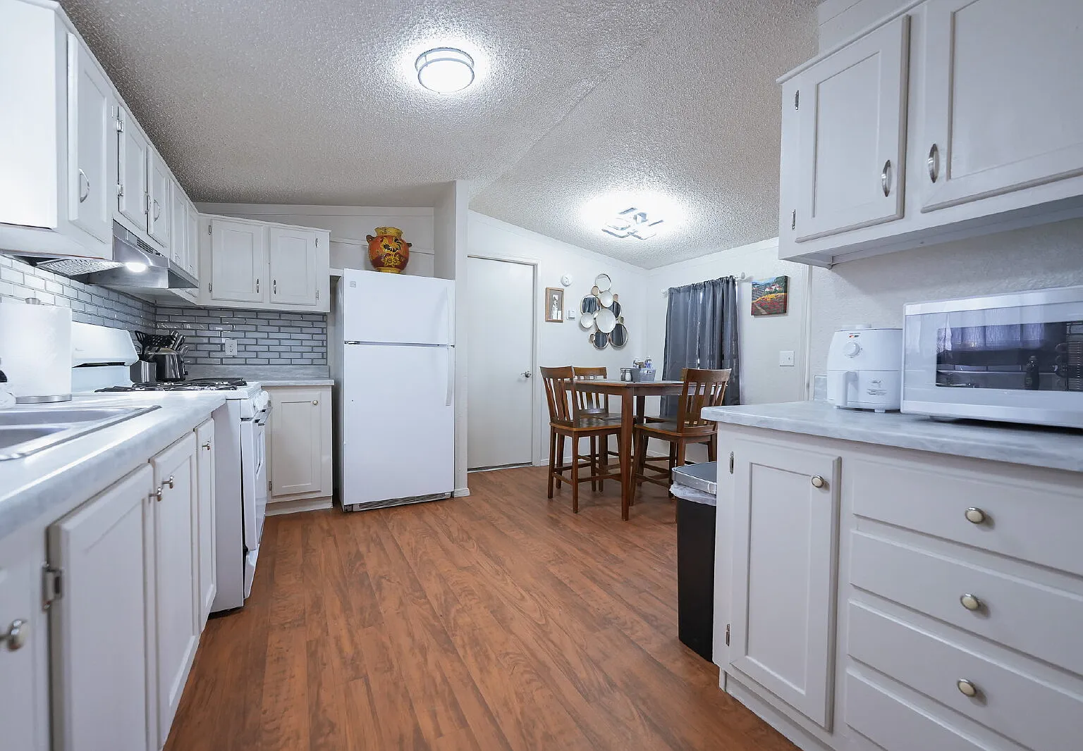 2 bed, 2.0 bath, $2,200 — Photo 2