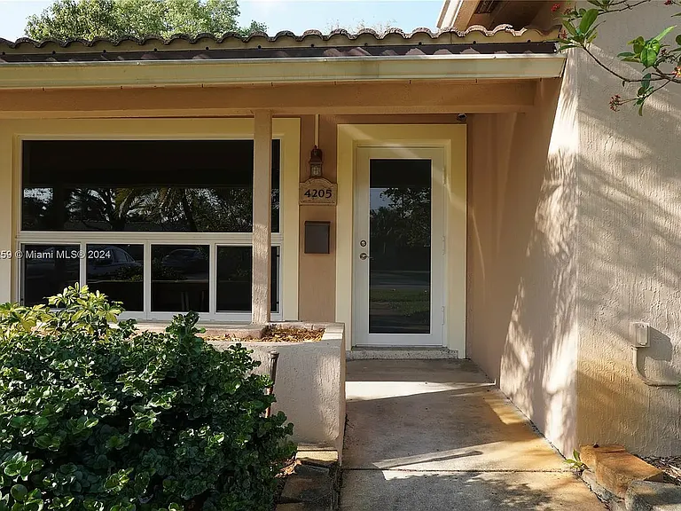 4205 McKinley St — Photo 5