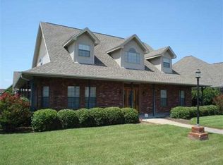 5201 Brigitte Ct, Groves, TX 77619