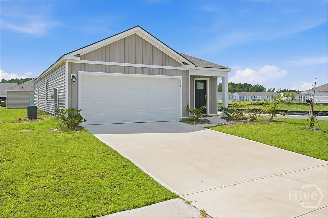 3 bed, 2.0 bath, 1257 sqft, $2,200 — Photo 1