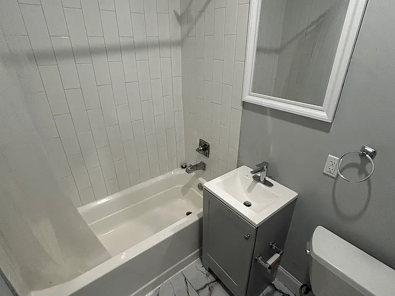 60 Carroll St #204 — Photo 8