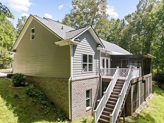 3rd image of 45 Hemlock Ct