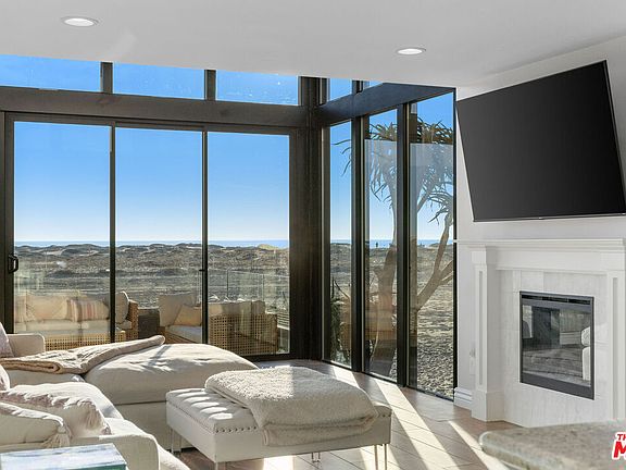 5th image of 6 Voyage St APT 101