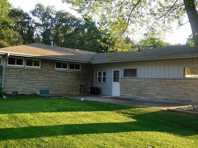 2nd image of 5774 Stone Ave