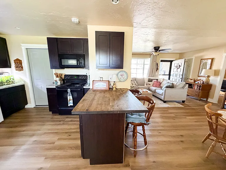 1516 Andover Ct — Photo 10