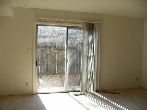 4th image of 5058 Hibbs Dr APT D