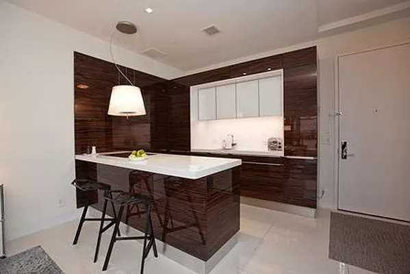 Sold by R New York | media 7