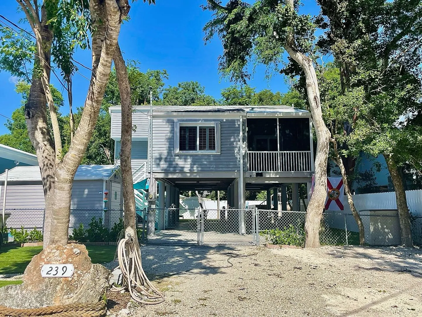 Fully furnished Cozy Coastal Villa with HEATED pool. — Photo 1