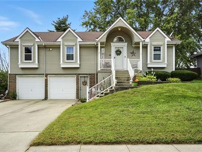 1104 NE Ridgeview Dr, Lees Summit, MO, 64086