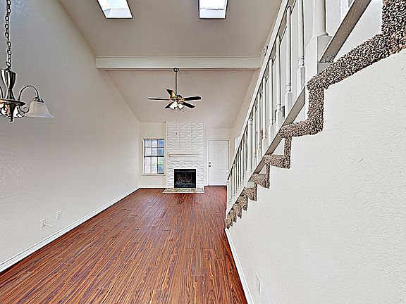 3rd image of 2411 Overland Ln