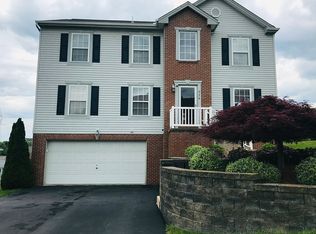 324 Chanticleer Cir, New Stanton, PA 15672