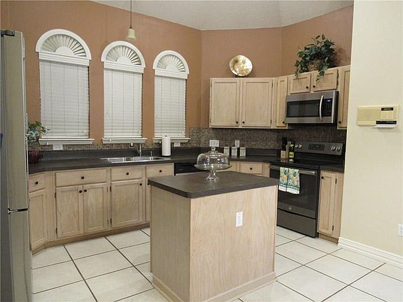3rd image of 2717 Crystal Falls Dr