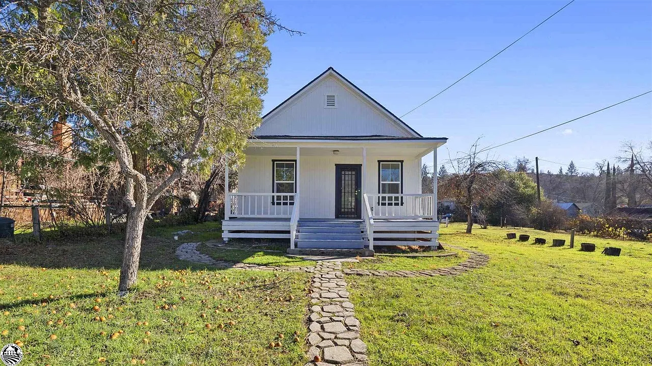 18879 Carter St photo 1