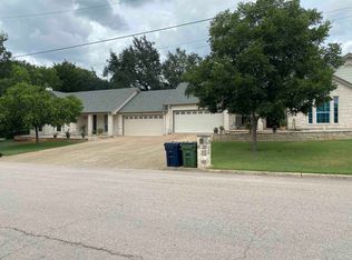 409 S Rhomberg St, Burnet, TX 78611