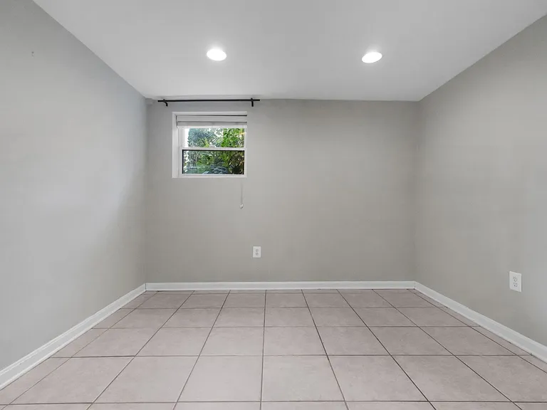 318 Farragut St NW #BASEMENT — Photo 11