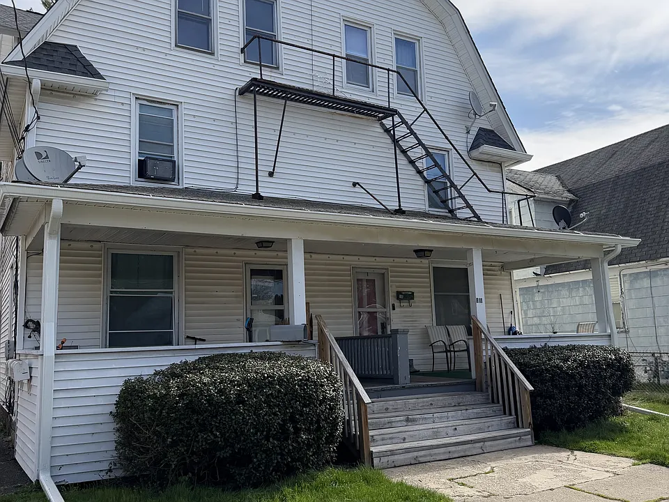 411 Jackson Ave #3N