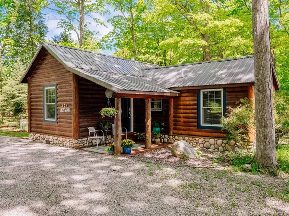 421 S Shabwasung St, Northport, MI 49670