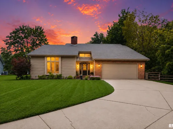 912 W Baybrook Ct, Peoria, IL 61615