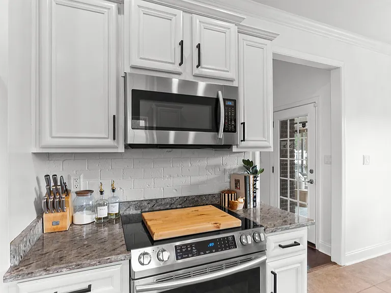 107 Hampton Meadows Dr — Photo 17