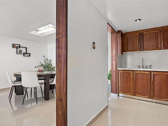 4th image of 14 Calle Marseilles #3D