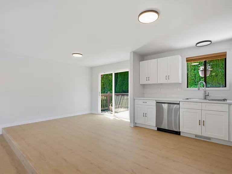 2719 NE 4th Ct — Photo 5