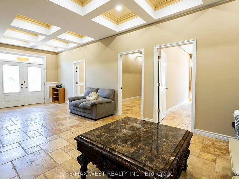 83 Elm Ave #MAIN FLOOR — Photo 7