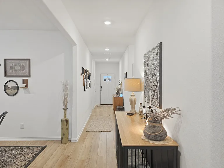 1100 Flameleaf Dr — Photo 3