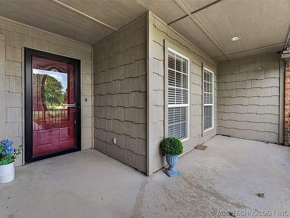 3rd image of 13168 N 131st Ave E