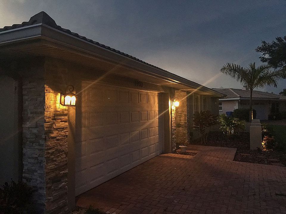 2nd image of 1933 Tanglewood Dr NE
