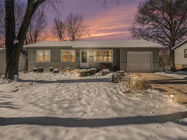 721 N Chestnut St, Olathe, KS 66061