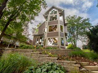 304 Holiday Dr, Somonauk, IL 60552