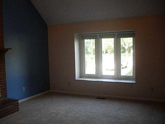 4th image of 76 Woodridge Dr