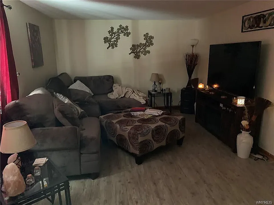 176 Robert Dr #2