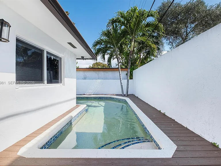 2430 SW 22nd Ter — Photo 49