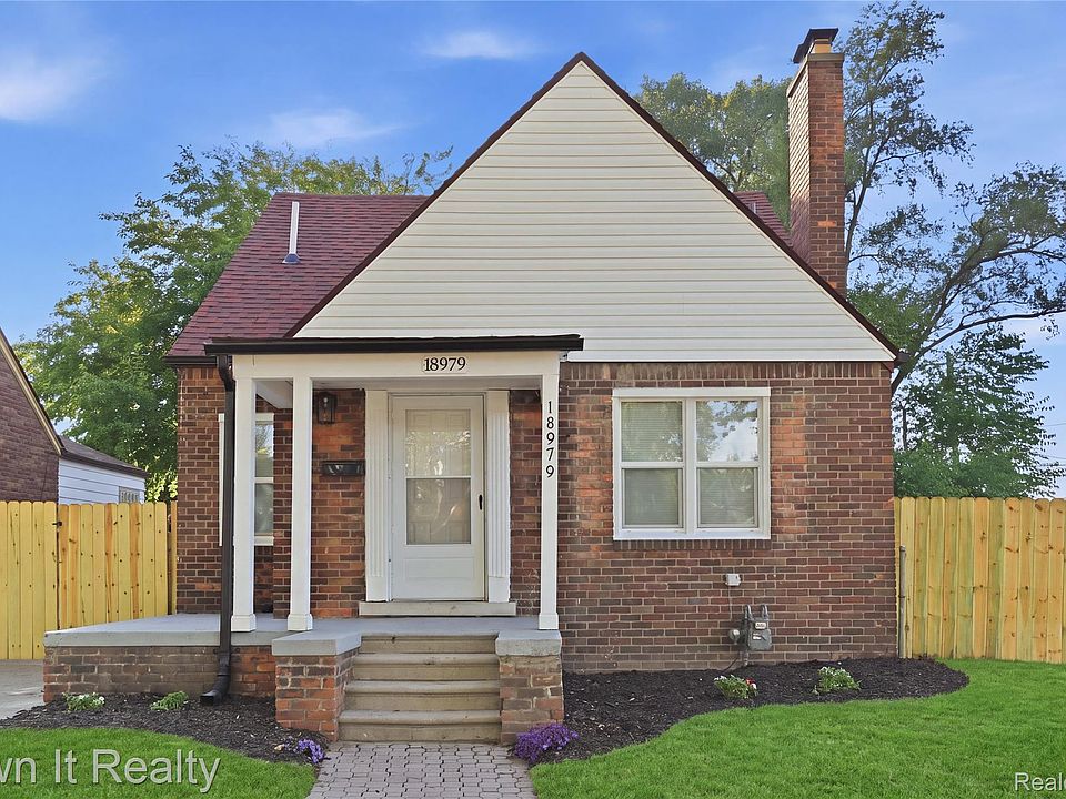 1st image of 18979 Lindsay St