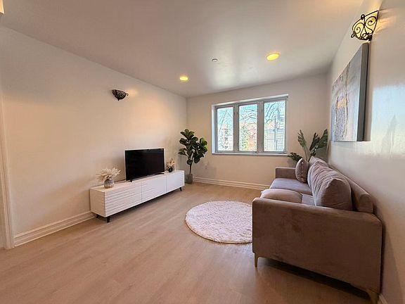 4th image of 8510 Elmhurst Ave APT 2B