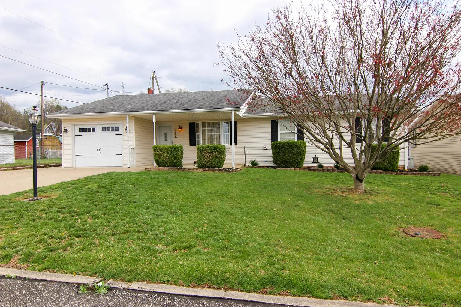 108 Amanda St photo 1