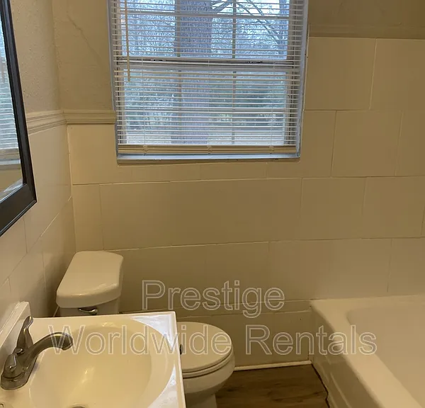 1034 Brooks Rd — Photo 4