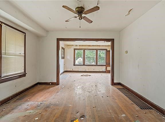 3rd image of 4117 Windsor Ave