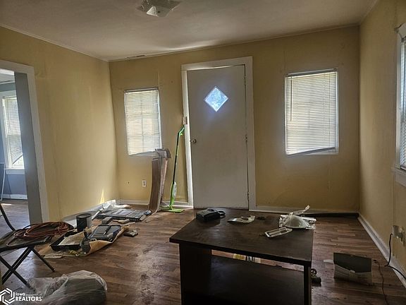 3rd image of 1443 Division St