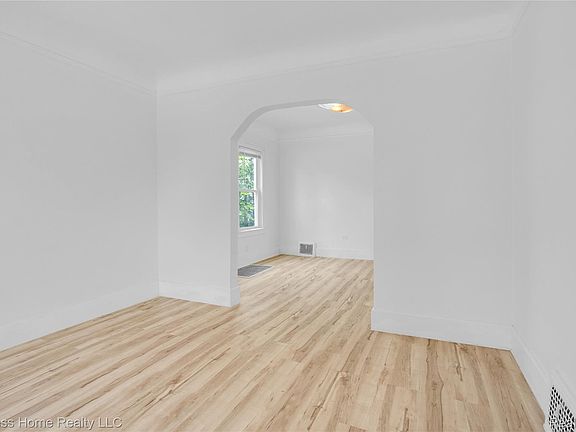 5th image of 13484 Maine St