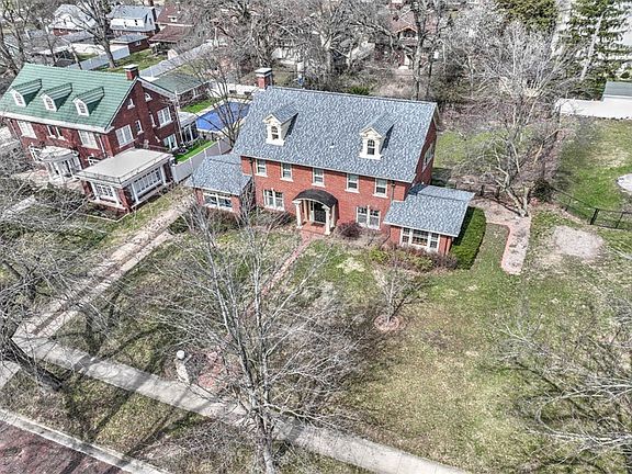 2nd image of 1548 W Macon St