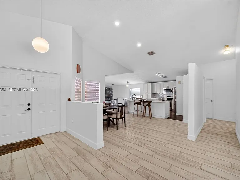 685 SW 198th Ter — Photo 7
