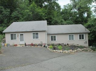 3 Thunder Mountain Rd, Tomkins Cove, NY 10986