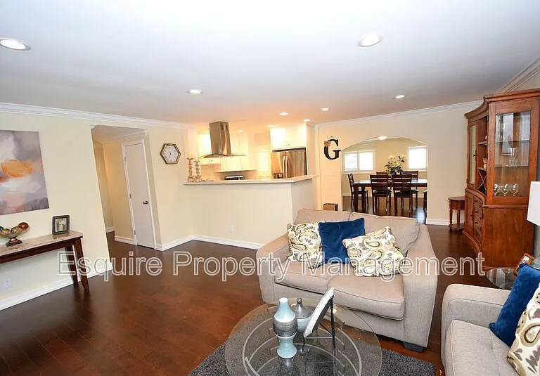 341 Julian St — Photo 3