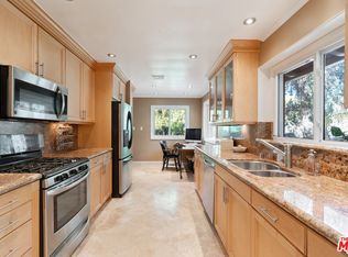 3801 Hayvenhurst Ave, Encino, CA 91436