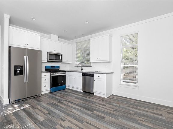 3rd image of 1460 Main #120