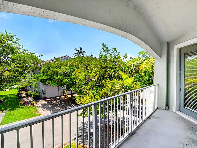 3199 Laurel Ridge Cir — Photo 31